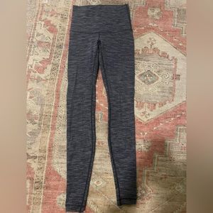 Gray dotted pattern Lululemon leggings
